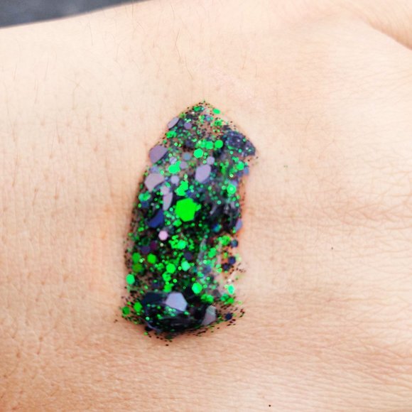 Alchemy Workshop Handmade Body Glitter Gel - Halloween Edition - Zombify (10ml) - Picture 5 of 8